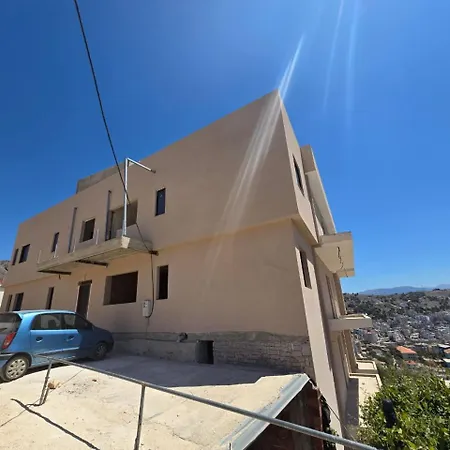 Brian's Hotel Sarande