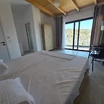 Brian's Ξενοδοχείο *