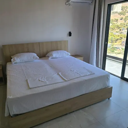 Brian's Hotell Sarandë