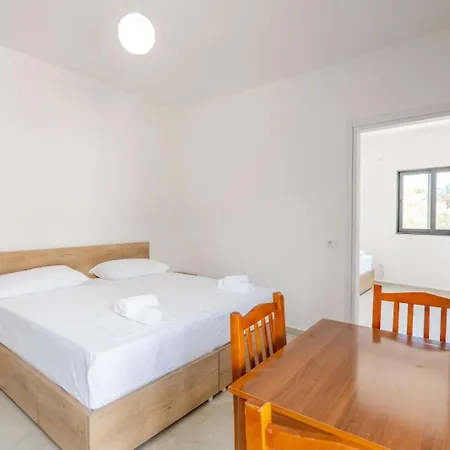 Brian's Hotell Sarandë