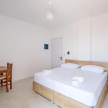 Brian's Hotell Sarandë