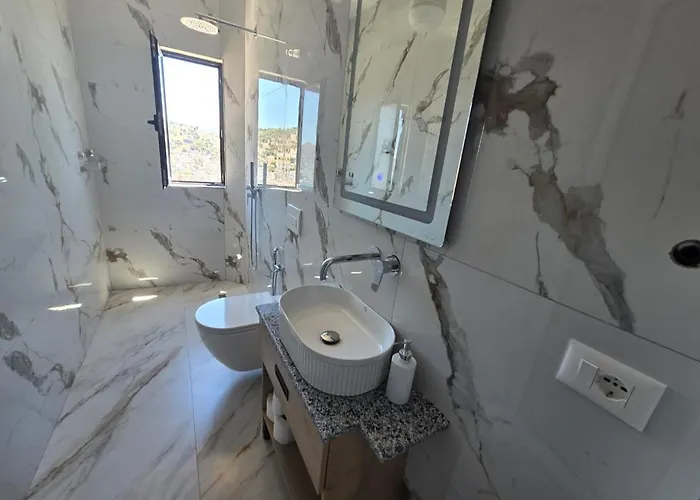 Brian's Szálloda Saranda